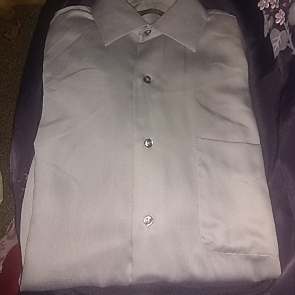 I am selling men's poyester dress shirt